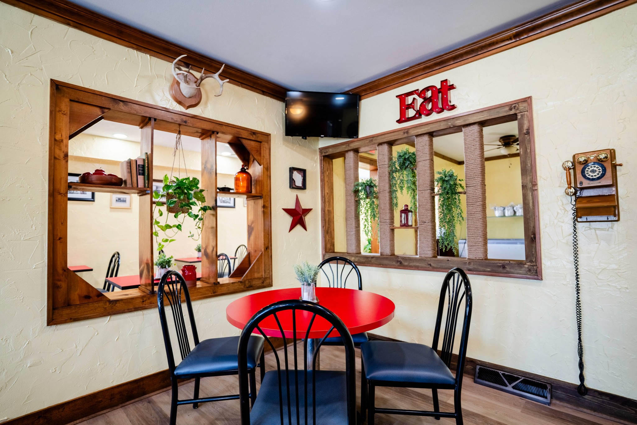 Booths & tables